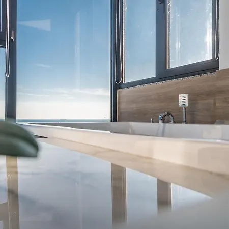 Sea Forever - Luxury Apt With Jacuzzi & Full Sea Views *